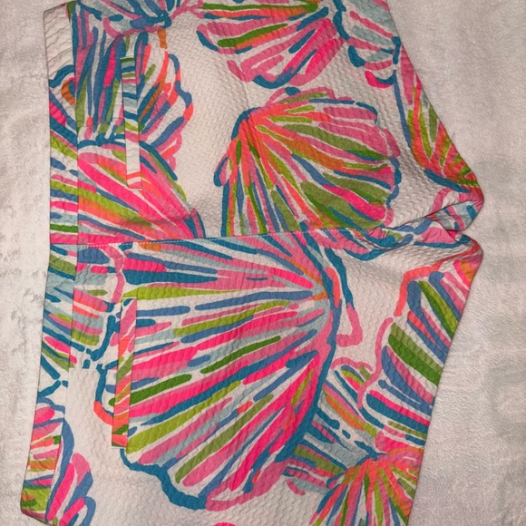 Colorful Seashell Patterned Shorts - Picture 3 of 4